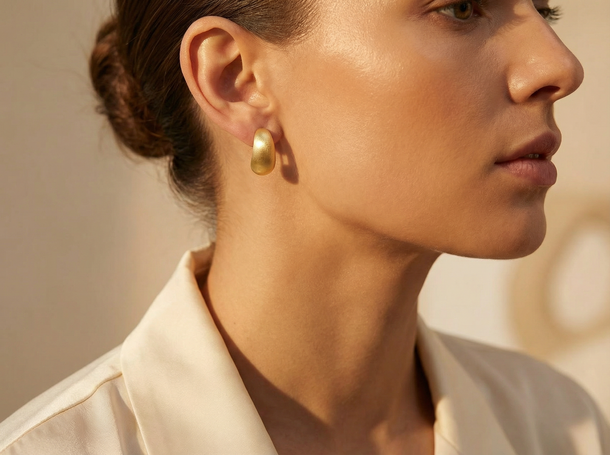 Boucles d'oreilles clous goutte en or brossé