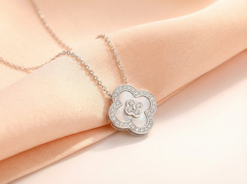 Collier pendentif Trèfle à quatre feuilles porte-bonheur