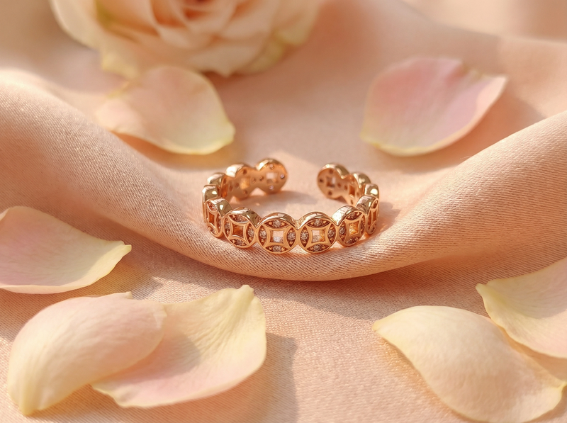Bague ouverte Rose Gold Wealth Coin avec accents de cristal