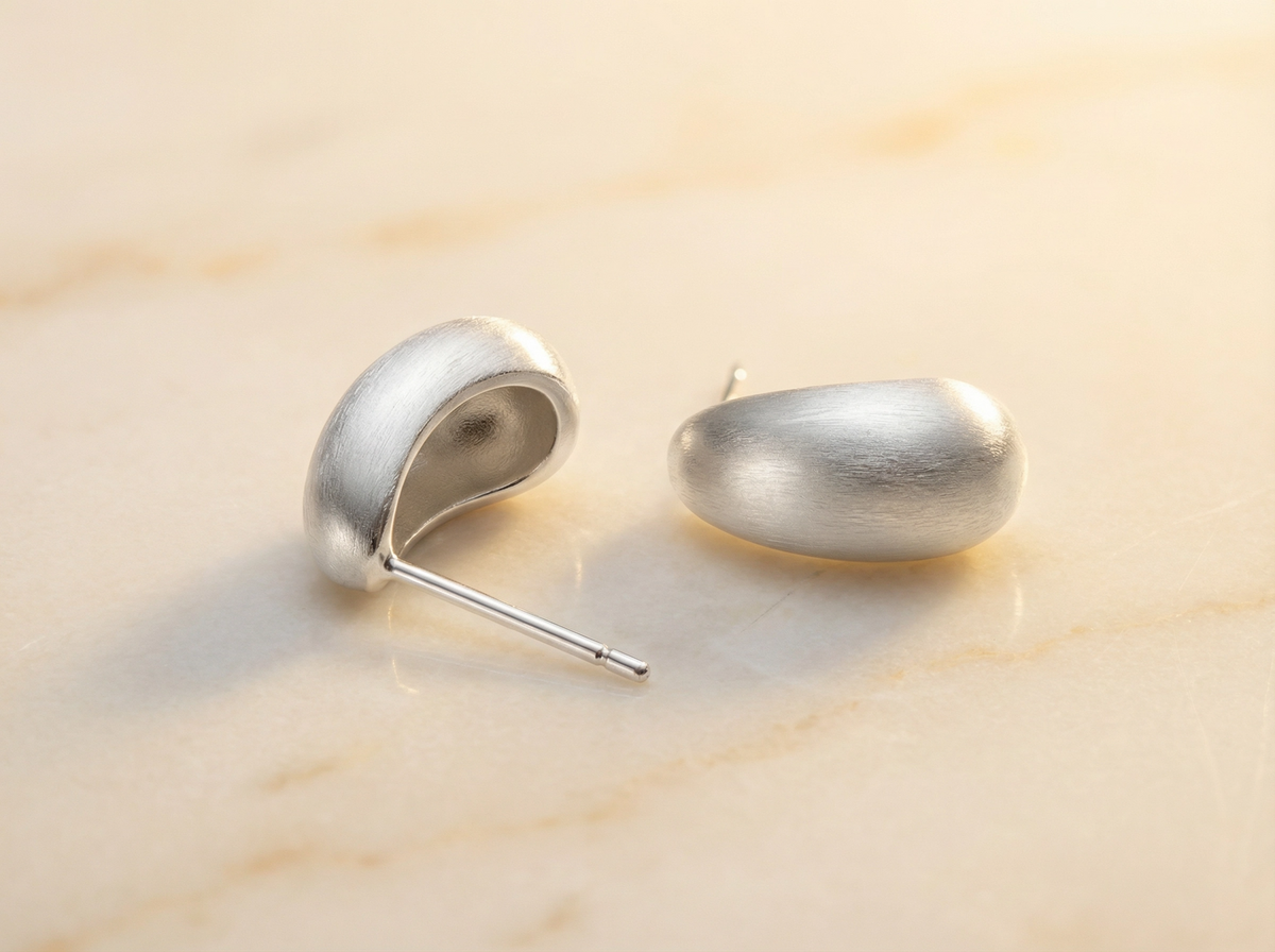 Boucles d'oreilles clous goutte en argent brossé