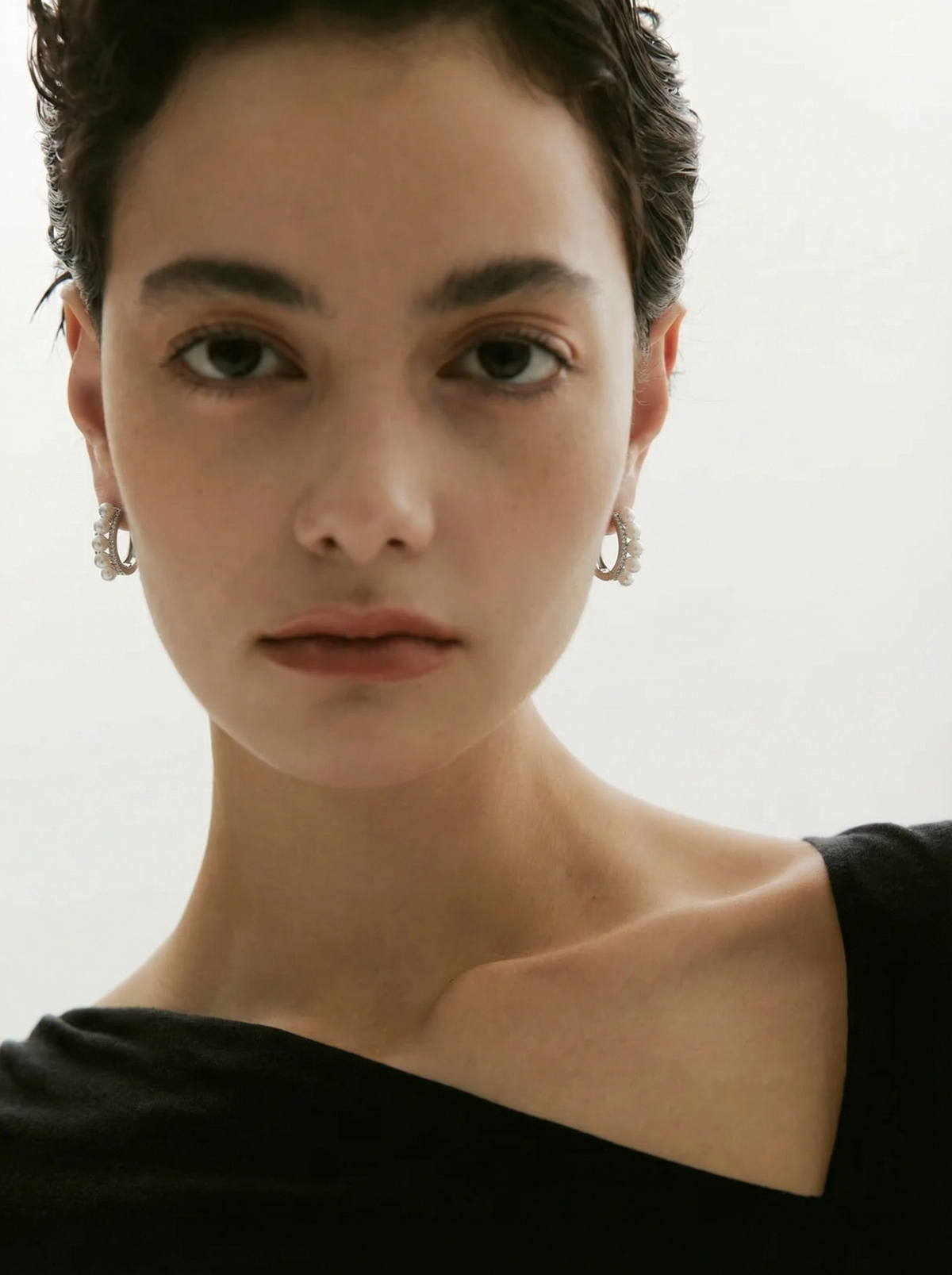 Perlage Pearl & Pave C-Hoop Earrings