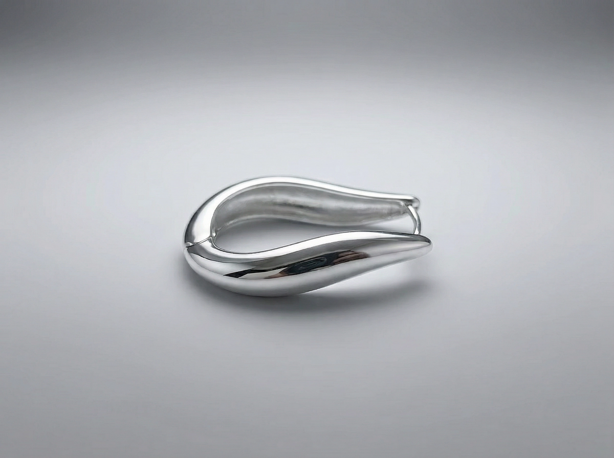 Boucles d'oreilles créoles huggie en forme de goutte d'argent