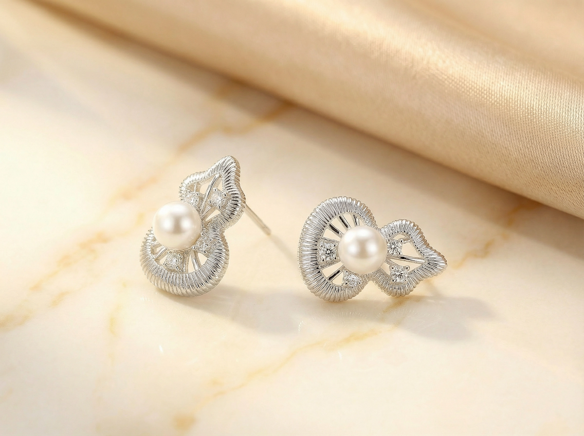 Perlage Lumière Pearl & CZ Studs