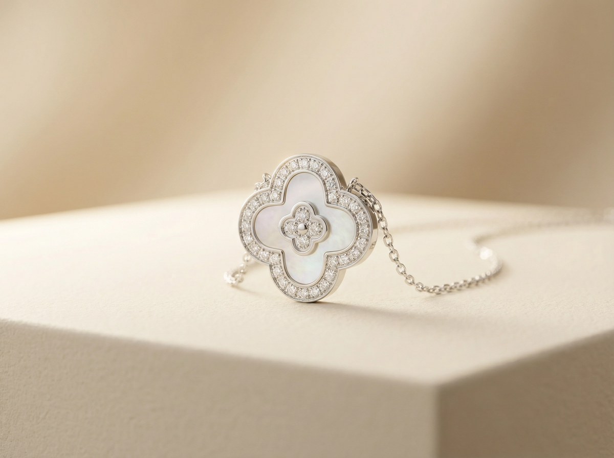 Collier pendentif Trèfle à quatre feuilles porte-bonheur