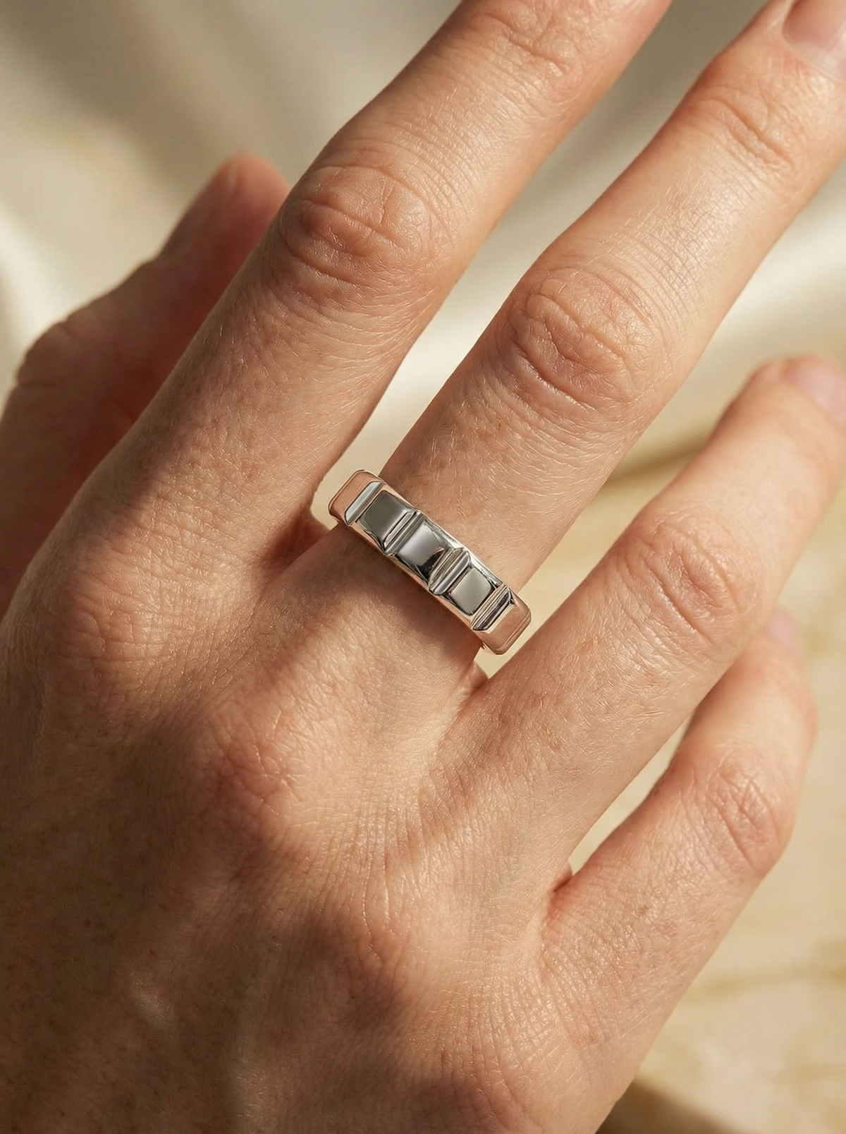 Bague ouverte texturée argentée