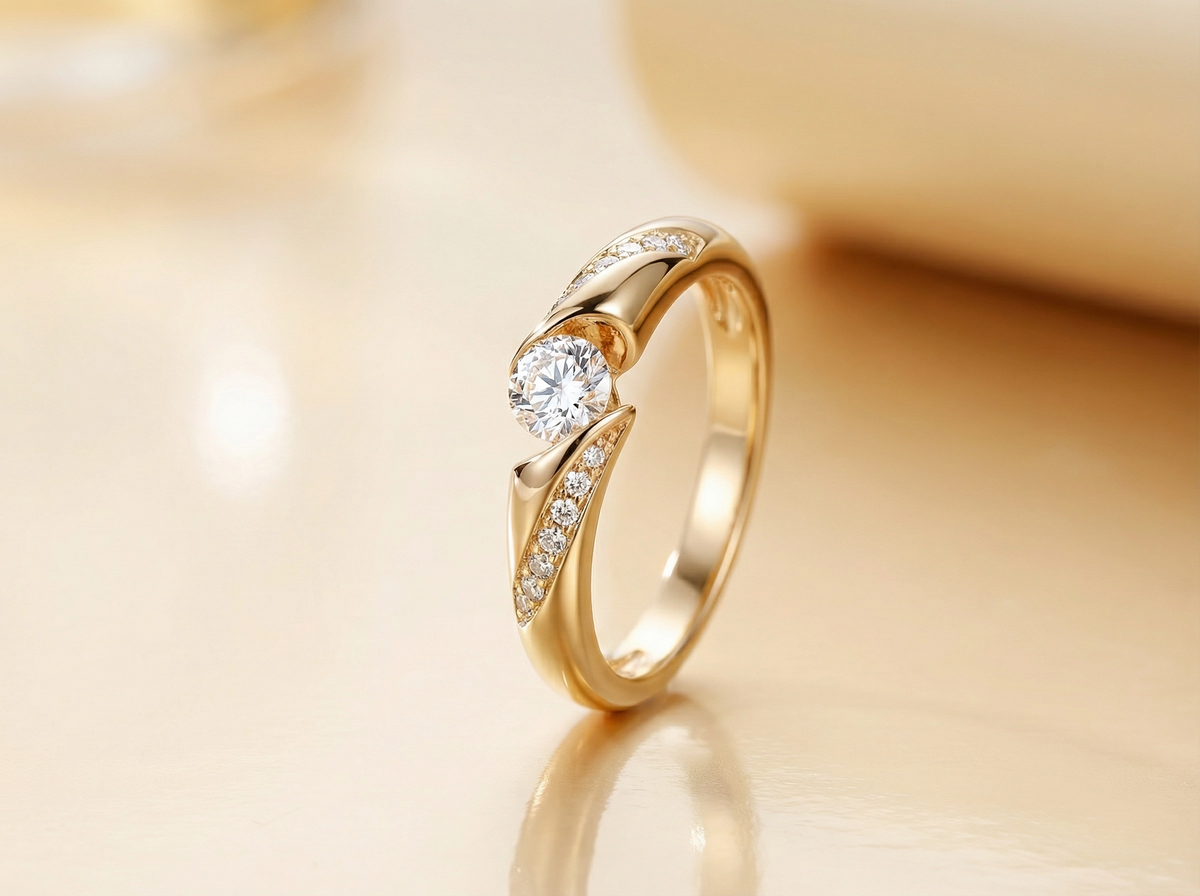 Bague Solitaire CZ à Tige Torsadée Or avec Pierres Latérales