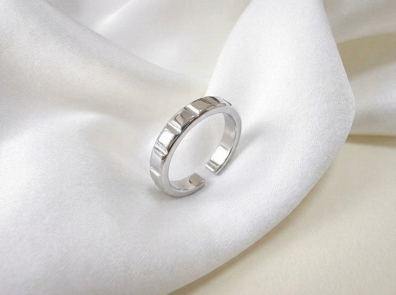 Bague ouverte texturée argentée